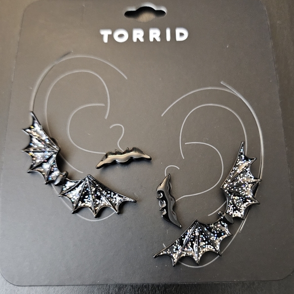 NWT Torrid bat crawler earring set - Picture 2 of 3